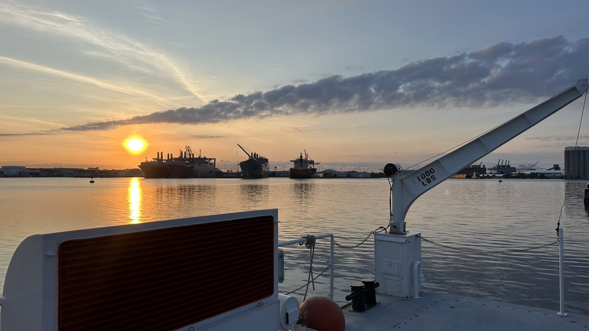 doyle0213's tweet image. Good Morning Baltimore!
@NWS_BaltWash has us under a Heat Advisory☀️until 8PM today 7/25. Air temps near 100° but feeling like 109° 🥵
Drink plenty of water, stay out of
the sun, and check on relatives and neighbors. If outside, wear loose, lightweight clothing. #BalWx #MDWx