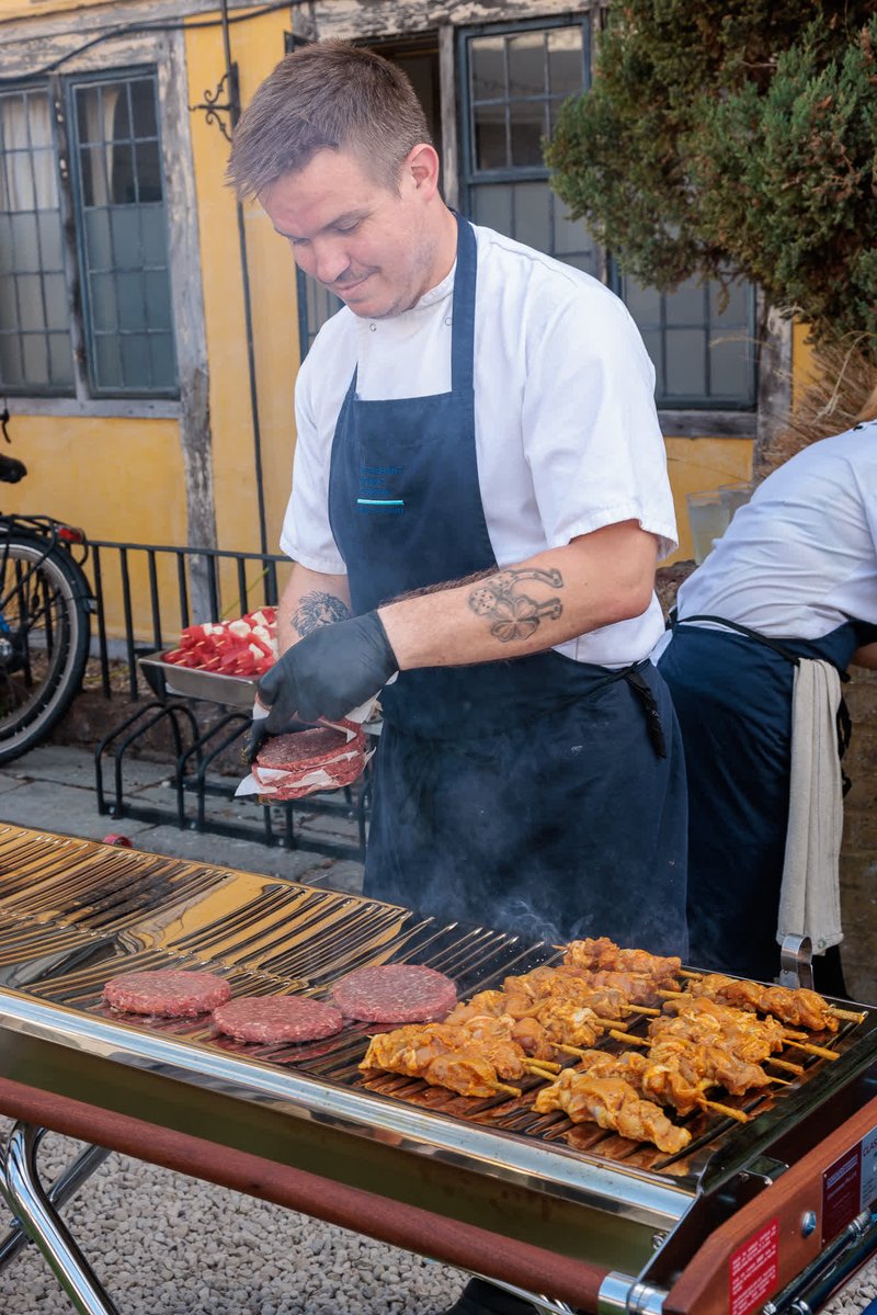 ExperienceOx's tweet image. Discover The Oasis at The Relais Henley, a newly transformed riverside bar and dining destination with a seasonal summer menu by chef Dominic Chapman, and all your favourite summer drinks. πΉπ
Find out more β‘ bit.ly/3UsNfQ7
#ExperienceOx #HenleyOnThames
