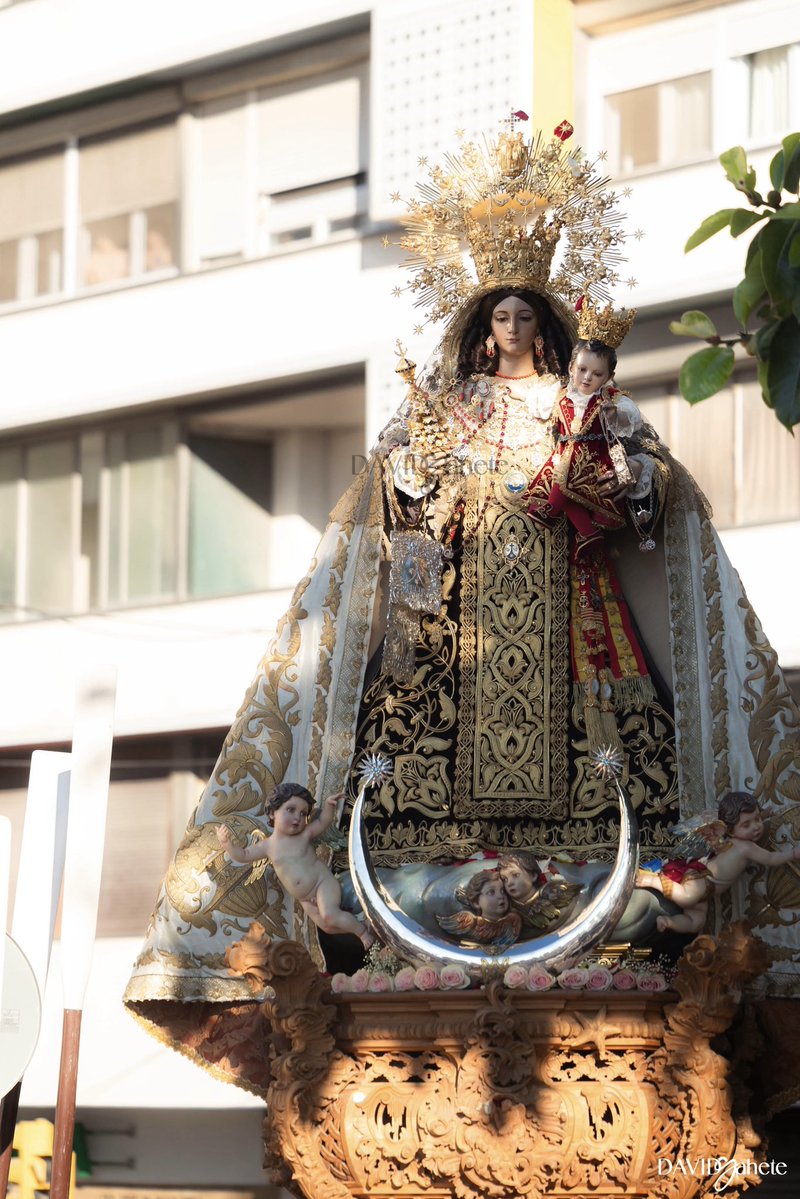 Málaga, luz del Carmen.

Rosario de la Aurora.
Julio 2025, Málaga | <a href="/CarmenPerchel/">Carmen del Perchel</a> 

#CofradíasMLG #CarmendeMálaga