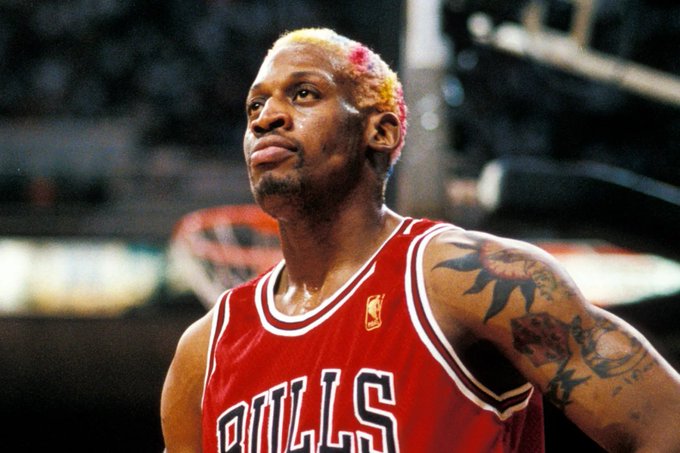 _NBAESP_'s tweet image. Polémico, imparable y absolutamente impredecible
Dennis Rodman fue un alma libre e hizo lo que quiso, cuando y como le dio la gana
En el hilo de hoy les traemos: 𝐋𝐎𝐒 𝐌𝐀𝐘𝐎𝐑𝐄𝐒 𝐄𝐒𝐂𝐀́𝐍𝐃𝐀𝐋𝐎𝐒 𝐃𝐄 𝐃𝐄𝐍𝐍𝐈𝐒 𝐑𝐎𝐃𝐌𝐀𝐍
Cojan palomitas y disfruten 🍿🧵