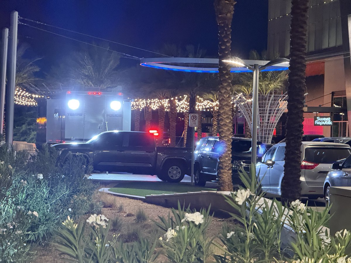 DavidChasanov's tweet image. NEW: Tempe Police say a man is dead after reported gunshots around 1:50 a.m. just north of ASU's Tempe Campus.
Officers tell @12News they found a victim with a gunshot wound. He was pronounced dead on the scene.
Heavy police presence here. Watermark Square is blocked off.