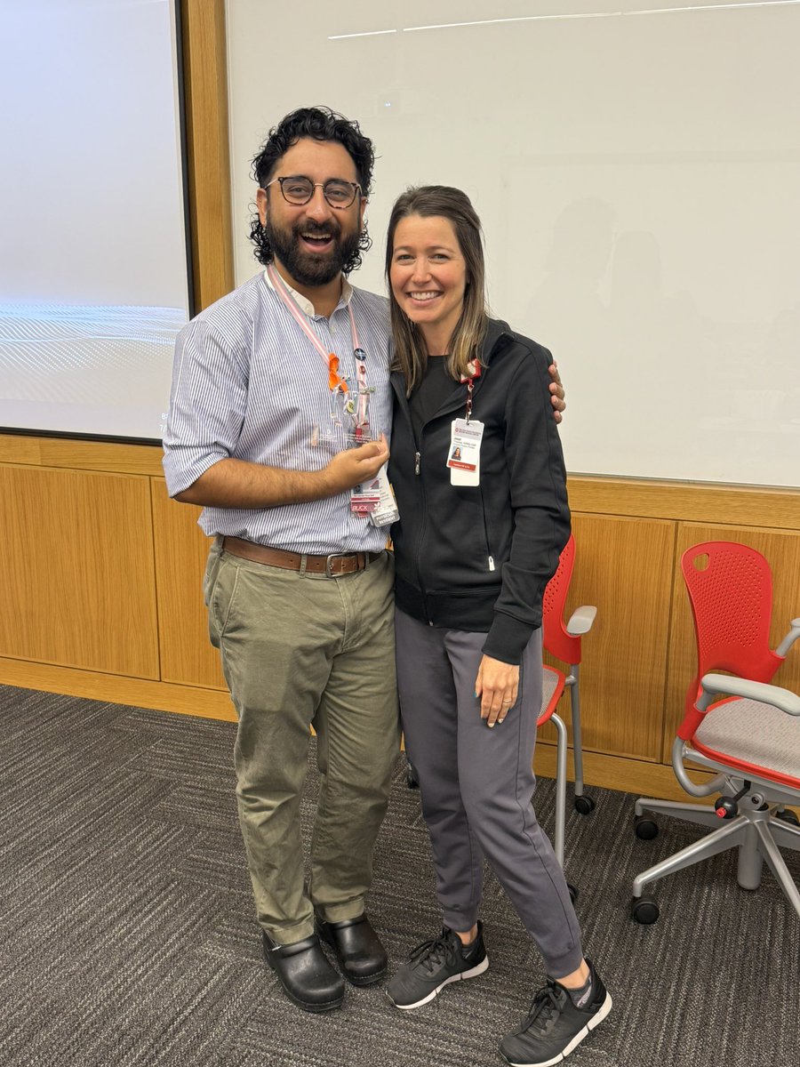 OSU_Urology's tweet image. Congratulations @amirfeinbergMD 🎉
Jessi Thomas presented Amir with a #RandomActOfKindness award for which she nominated him, highlighting his efforts with a patient on a difficult part of their cancer journey. Amir embodied “what it means to care.”
Thank you Amir! 👏