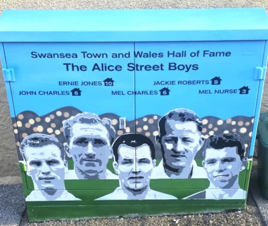 swanstrust's tweet image. 🎨 Pleased to unveil the second of our heritage murals on Alice Street, celebrating the achievements of some of our former @SwansOfficial and @Cymru players.
This follows last year’s tribute to Ivor & Len Allchurch:
🔗 swanstrust.co.uk/heritage/swans…
More coming soon… 👀
#Swans…