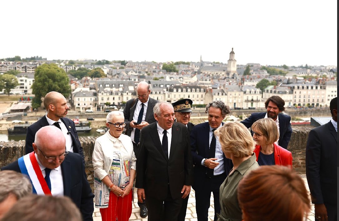 FrancoiseGatel's tweet image. 📸 hier au Comité Interministériel du Tourisme à Angers, avec le Premier ministre François @bayrou et mes collègues du Gouvernement.
1️⃣/4️⃣Un quart de l’activité touristique nationale s’ancre en ruralité : 25 milliards d’euros, 330 000 emplois, une dynamique portée par un…