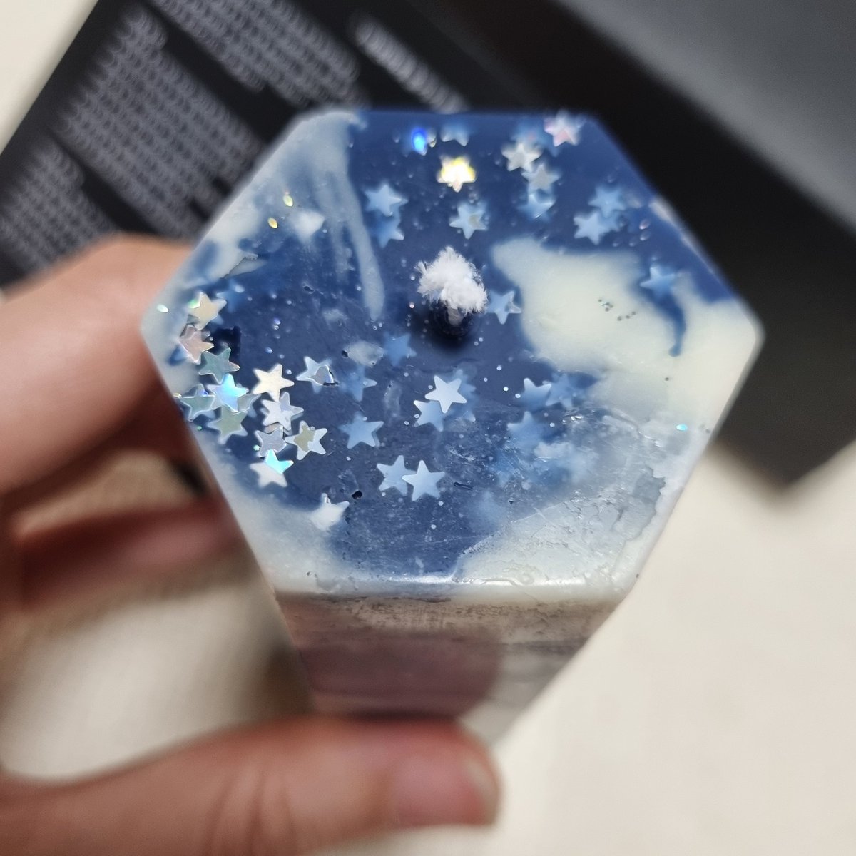 열어보자마자 감탄할수밖에 없었던 로아캔들 그라데이션 별하늘 에메랄드! 컬러도 비주얼도 너무 예뻐요ㅠㅠ 사용방법도 친절하게 동봉해주시니 안전하고 냐하게 저온초를 즐겨보아요. 조만간 직접 사용해보고 자랑 사진도 남길 예정😍
<a href="/roahcandle/">로아캔들🕯️</a>