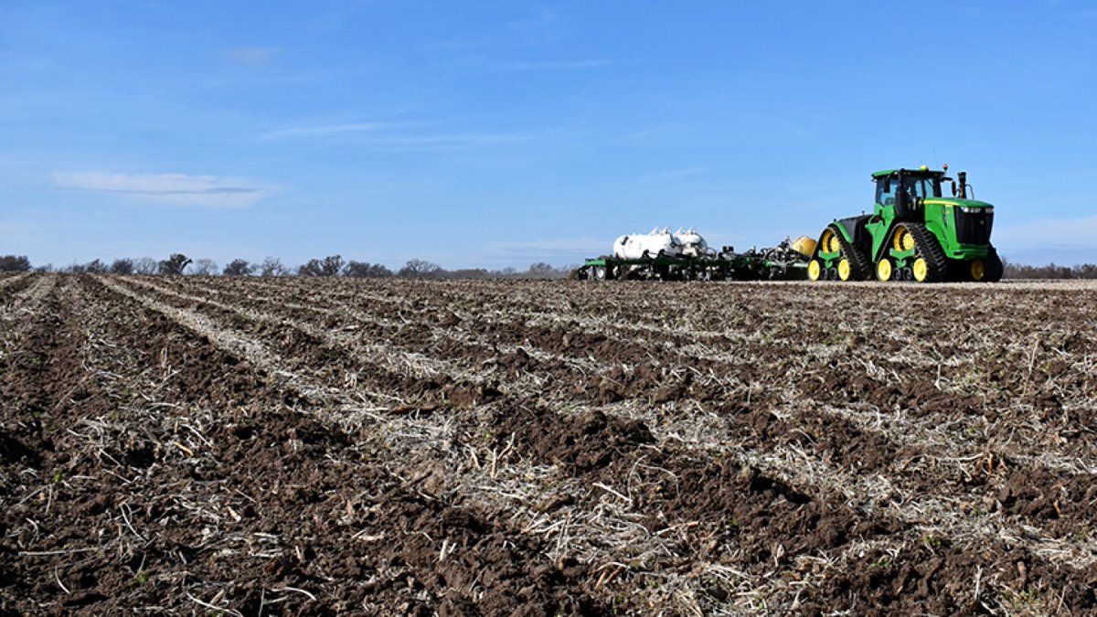 profarmer's tweet image. Veronia Nigh, economist at The Fertilizer Institute, says there are three key drivers in fertilizer right now:
1. Larger domestic demand.
2. U.S. imports and sources.
3. Geopolitical challenges.
What this means for U.S. farmers: zurl.co/awDxS