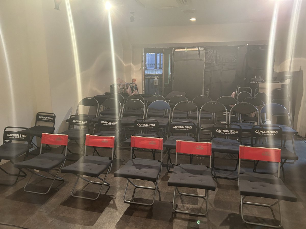 【ご報告】

正式にというか何というか、#下北沢スターダスト の小屋付き？になります。明日からスターダストのレンタル受付も開始したいと思ってます❗️
皆様のやりたいことを実現するお手伝いをしていきたいです‼️私に連絡すれば、スターダストは借りれます。不安なことも相談して欲しいです🙇‍♀️