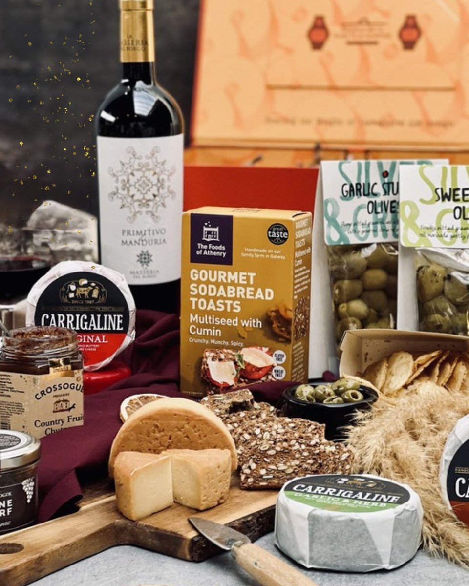 BasketsGalore's tweet image. Cheers to National Wine & Cheese Day! 馃嵎馃 A fine pairing for a Gift Hamper if we ever did see one 馃槈
Which is your favourite duo?
1) Wine & Cheese
2) Beer & Pizza
3) Fish & Chips
4) Tea & Biscuits
5) Chocolate & More Chocolate?
#wineandcheeseday #perfectpairings