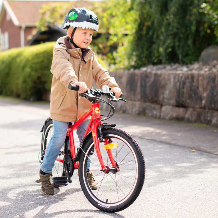 frogbikes's tweet image. 🌟Adventure awaits on two wheels!🚴♂️
The Frog 53 geared #hybridbike is perfect for young riders aged 5–7 who are ready to explore the world in style!🌍
🟢 Lightweight & easy to handle
🔴 8-speed gearing
🟢 Ideal for roads, parks & trails
🔗ow.ly/Lv4350Wp3T8
#FrogBikes