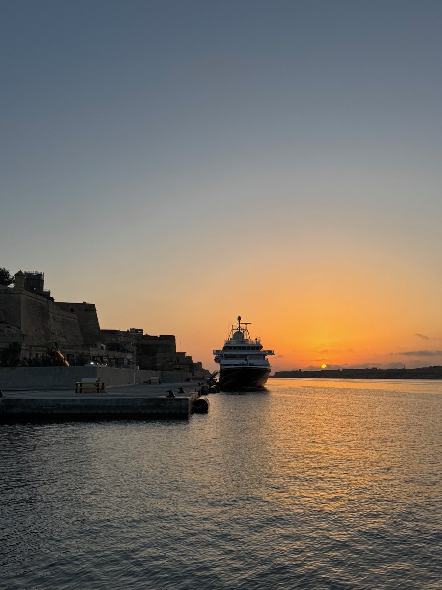 First light over Valletta, Malta. A new day, the SeaDream way.

#ItsYachtingNotCruising #SeaDreamYC
