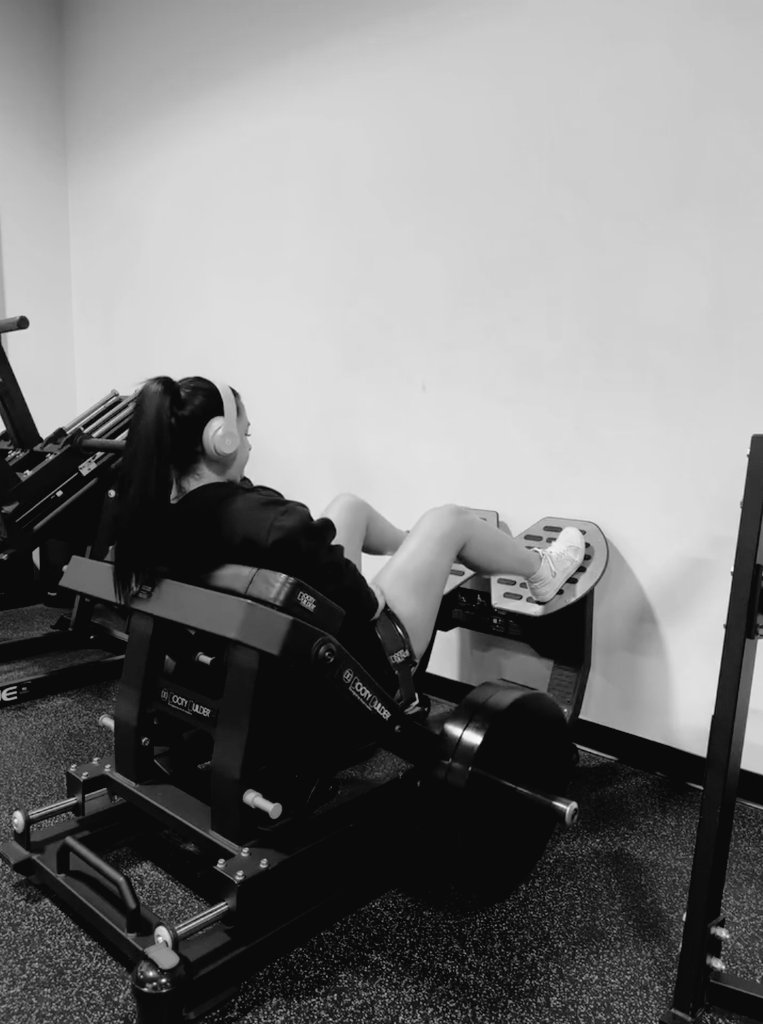 KenzieMarieInWA's tweet image. Find your happy place, and go there as often as you can...
There's a certain peace that I feel at the gym, especially when it's empty and quiet like most mornings here.
Good morning to you all, and happy Friday! I hope everyone has a great and safe weekend!