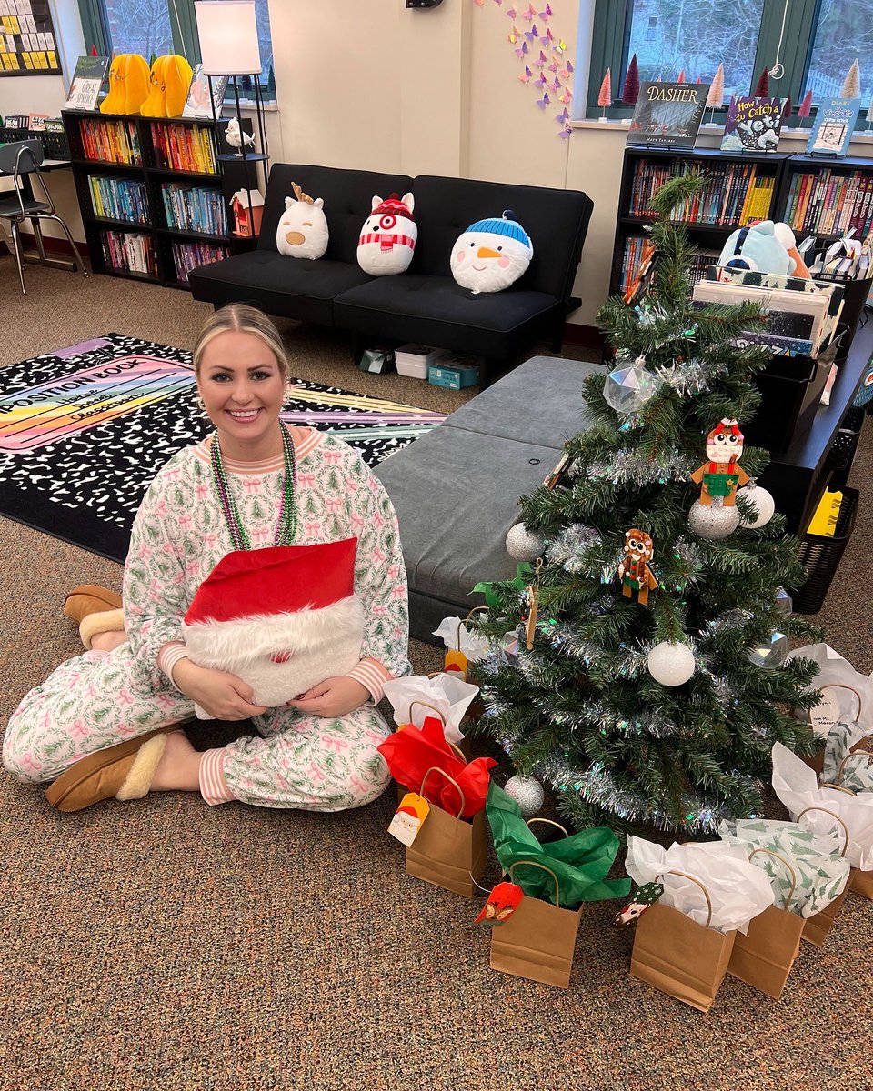 miss_macon's tweet image. Santa swapped his sleigh for sunscreen, but the wishlist still stands! It’s Christmas in July & I’m hoping to stock up on supplies, STEM tools & books. If you’re feeling a little jolly in July, a share or sprinkle of wishlist magic would mean the world! amazon.com/hz/wishlist/ls…