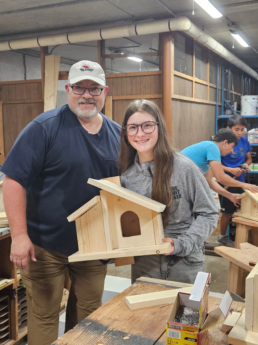 blpipeco's tweet photo. Last week, Reagan Herman, B&amp;L Pipeco’s Materials Manager, volunteered at The Well in Pampa, TX, mentoring students in woodworking and life skills. We're proud of Reagan for investing in the next generation! #BLPS #TheWell #PampaTX #MentorshipMatters #HandsOnLearning https://t.co/c8UYmneZms