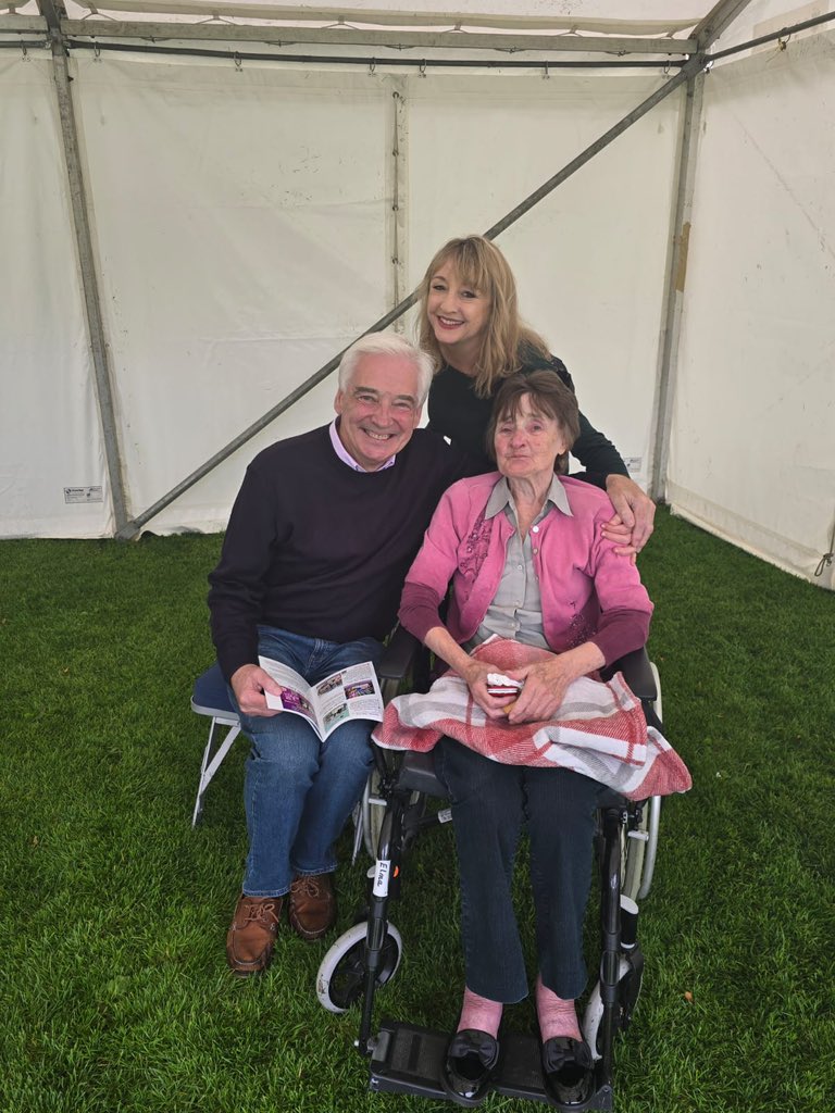 lisburnfeile's tweet image. UTV Presenter & Reporter, Paul Clark with senior residents showing off the @lisburnfeile 2025 Programme at Party in the Park.
Residents will be able to enjoy some Laughter Yoga and other activities as they sample the party atmosphere here at Wallace Park.
@PaulClark_UTV