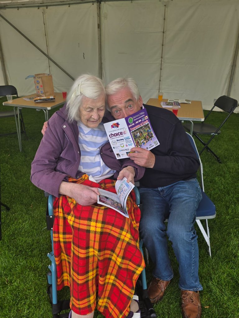 lisburnfeile's tweet image. UTV Presenter & Reporter, Paul Clark with senior residents showing off the @lisburnfeile 2025 Programme at Party in the Park.
Residents will be able to enjoy some Laughter Yoga and other activities as they sample the party atmosphere here at Wallace Park.
@PaulClark_UTV