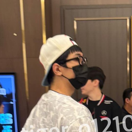 wonuhic's tweet image. his chopped ass bangs .... oh wonwoo
