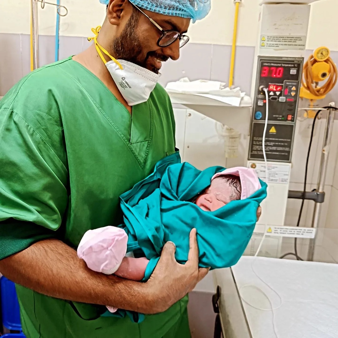 oxfordalumni's tweet image. To mark #WorldIVFDay, we're highlighting alumnus Dr Biswanath Ghosh Dastidar, who's using his @UniofOxford experience to support families in eastern India through free IVF. A wonderful example of the impact our alumni are making around the world. ➡️ bit.ly/3GDSRDB