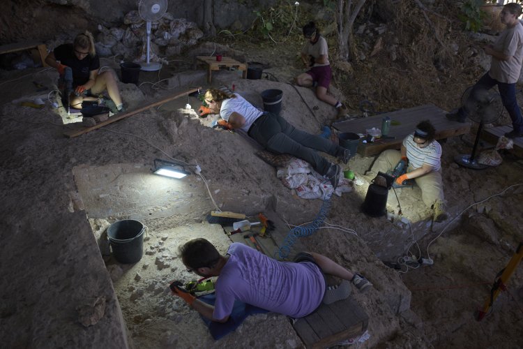 RCScience's tweet image. "Archaeologists believe they have found one of the oldest burial sites in the world at a cave in Israel, where the well-preserved remains of early humans dating back some 100,000 years were carefully arranged in pits." via @AP realclearscience.com/2025/07/25/100…