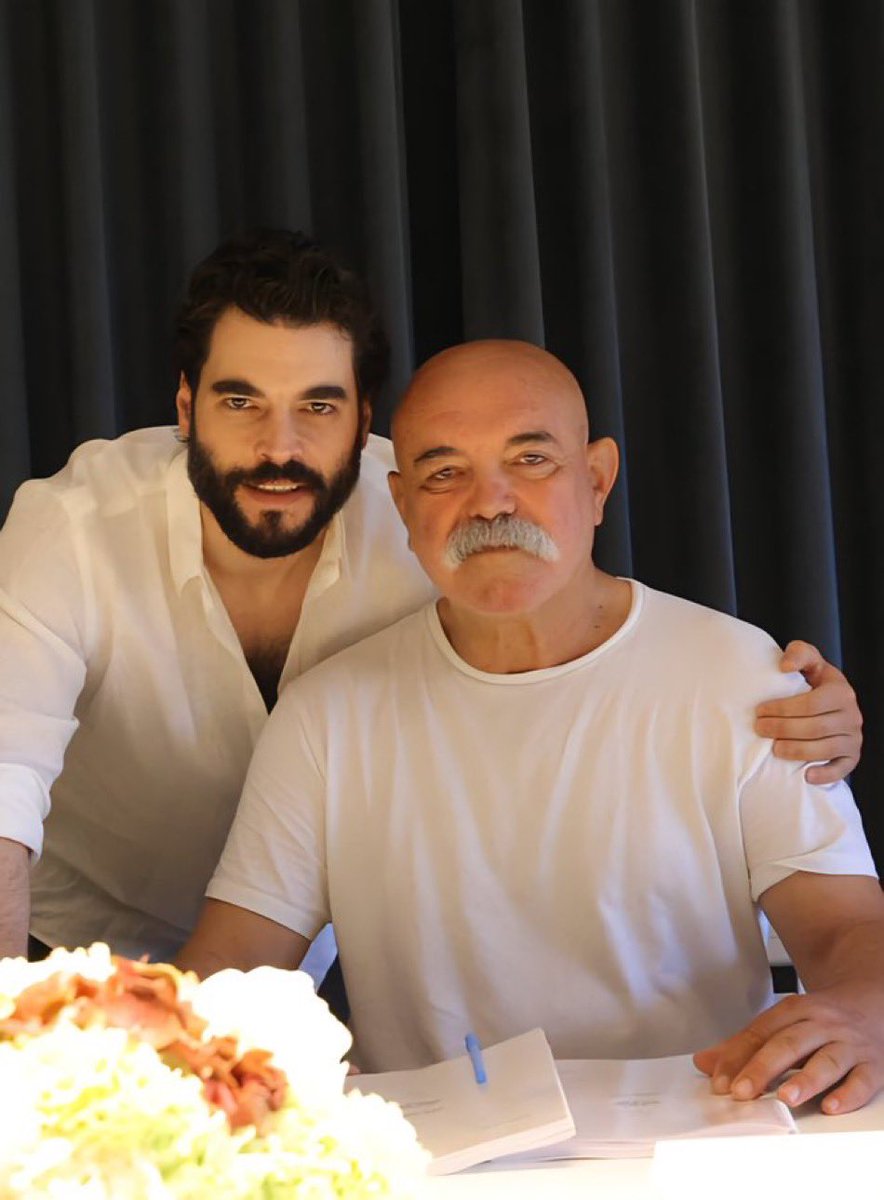 💥 #ErcanKesal ve #AkınAkınözü'nü buluşturan #Veliaht dizisinin okuma provası yapıldı.