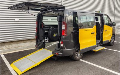 Gent de Twitter IMPORTANT‼️A Bcn hi ha servei TAXIAMIC, q prioritza portar gent amb MR♿️i els seus vehicles son furgos amb rampa pq hi càpiga la cadira. El servei online s’ha de reservar mínim 24h abans pq no és immediat. Ahir m’ho van dir, FEU-HO CÓRRER PQ MOLTA GENT NO HO SAP📣