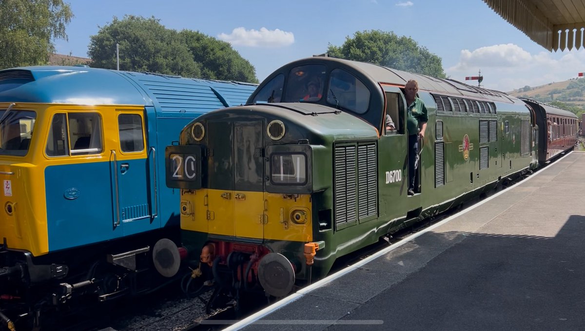 89Scunthorpe's tweet image. Diesel bashing today behind 20’s 37’s 47’s and a peak @GWSR