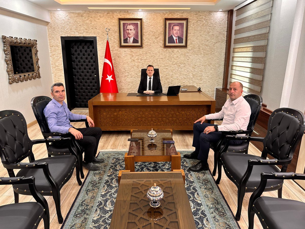 Mardin Akmercan Doğalgaz Bölge Müdürü Abdurrahman TUNCER ve Bölge Müdür Yardımcısı Onur ÖZEL, Sayın Kaymakamımız Mehmet Sadık KILIÇ'a ziyarette bulundu.

Sayın Kaymakamımız, ziyaretten duyduğu memnuniyeti dile getirerek kendilerine teşekkürlerini iletti.
<a href="/TC_icisleri/">T.C. İçişleri Bakanlığı</a> 
<a href="/iletisim/">T.C. İletişim Başkanlığı</a>
