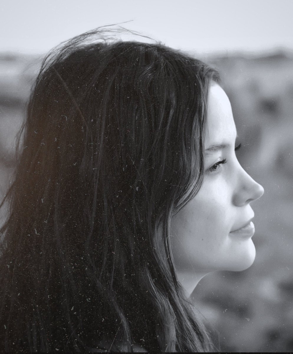 ᡣ𐭩.ᐟ dünya, dinleyenler için bir şarkı söyler..