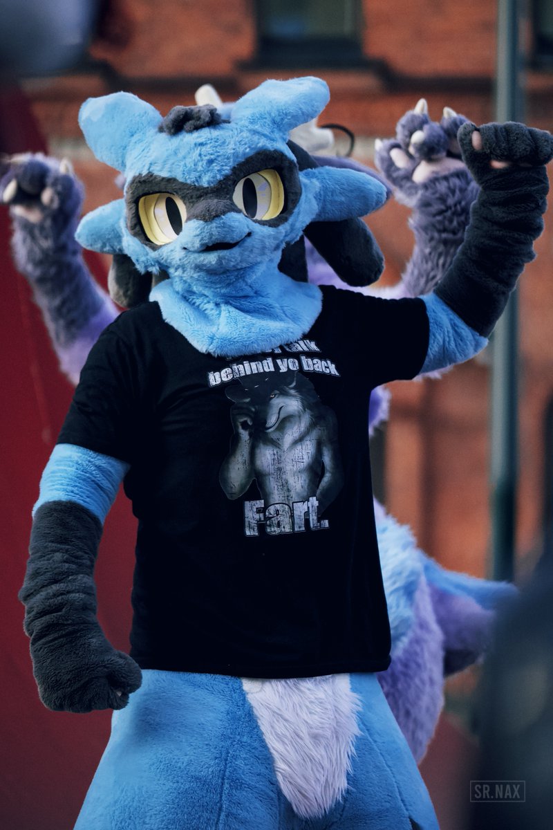 SpaceCatLeon's tweet image. โจ Dress to impress โจ
๐ธ @Sr_NaxVR
#FursuitFriday