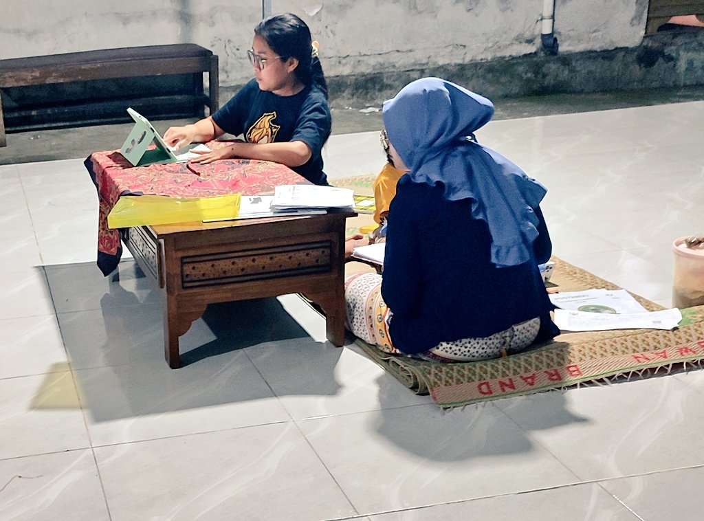 Kader Andalan. Sesuk nek wis eneng Bu Dukuh, Bu Dukuh cukup menehi semangat wae yo Mi <a href="/sntamurtiaa/">tut !</a>