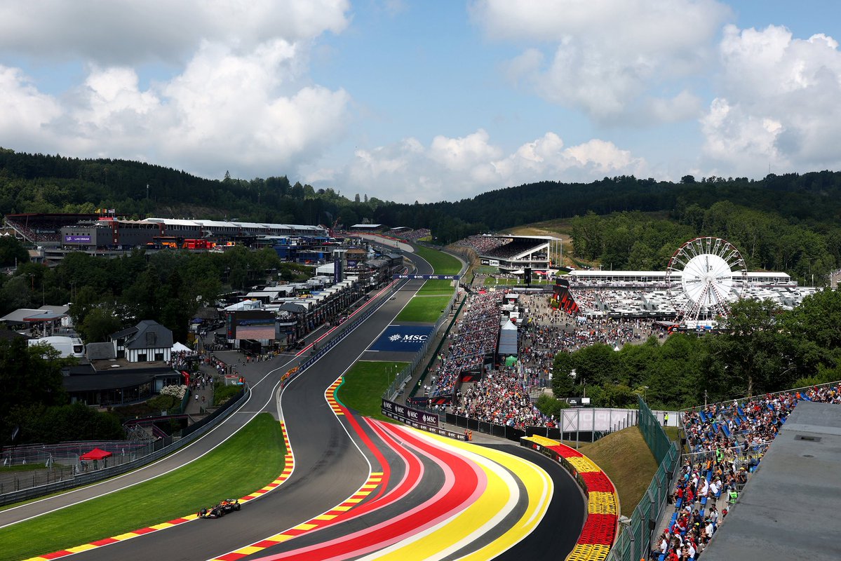 VerstappenCOM's tweet image. 😍 Good to be back on track here at Spa 🙌
#BelgianGP