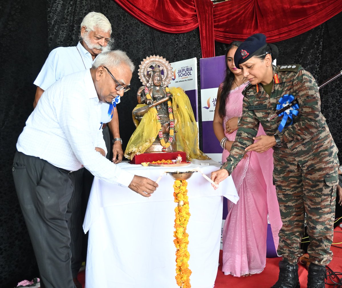 suryacommand's tweet image. ๐ฎ๐ณ *Honouring Heroes, Inspiring Leaders* ๐ฎ๐ณ
On the occassion of Kargil Vijay Diwas, Col Neha Bhatnagar, CO, #SuryaDisposers, graced the Investiture Ceremony at Seth M.R. Jaipuria School, #Barabanki as Chief Guest.
The event featured a ceremonial welcome by students with aโฆ