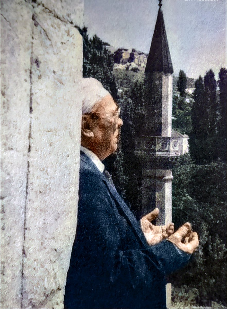 haditurus's tweet image. Prof. Dr. Halil İnalcık, ortaya koyduğu eşsiz eserleriyle yalnızca bir tarih anlatmadı; Türklerin siyasî, askerî, ekonomik ve kültürel yönleriyle dünya tarihinin kurucu aktörlerinden biri olduğunu ilmî temellerle ortaya koydu.
İlim tarihine adını altın harflerle yazdıran İnalcık…
