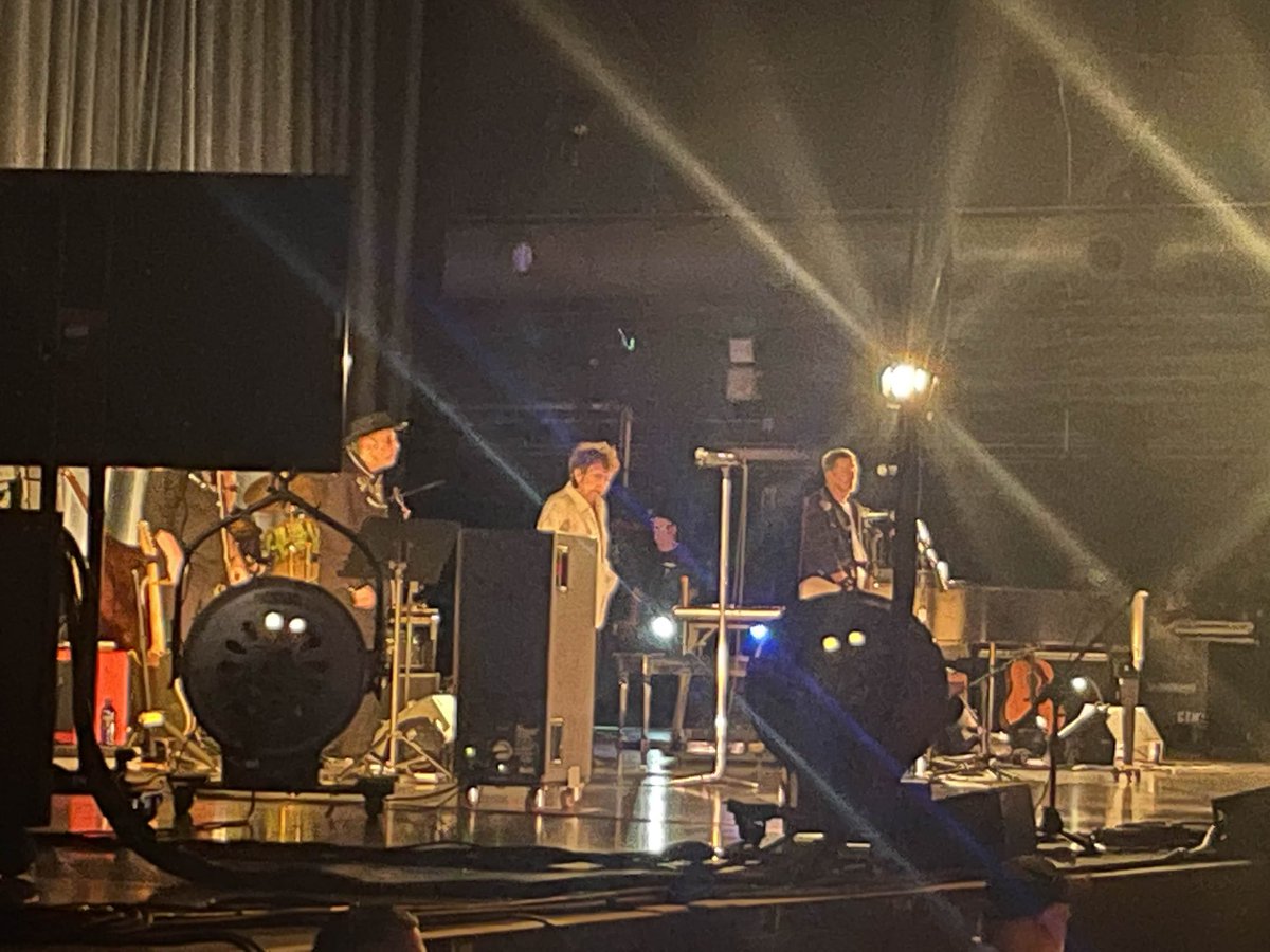 MrRedude's tweet image. Bob show today, JOYOUS DAY !!!
Here’s a pic from last years show at the same place, the first show of the outlaw festival Bob played
