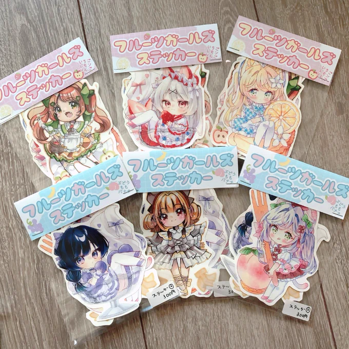 三人展用のステッカーです ピンク→ ブルー→ の2種類となります (各作家のステッカーが1種類ずつ入ってます*゜) めちゃくちゃ可愛く仕上がりました