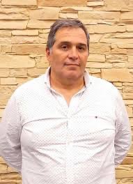 Sabeu qui governa a Sant Martí Vell? Treballem, partit vinculat a ERC 
Sabeu qui és l’alcalde? Robert Vilà Brugués
Sabeu a quin restaurant van anar a dinar els Borbons del “a por ellos” en la seva visita ahir a aquest poble de Girona? 
Al Restaurant Sant Martí
Sabeu qui n’és el