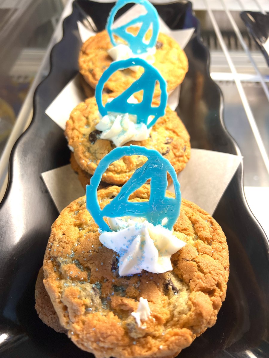 AuroraCineplex's tweet image. The AURORA BAKERY featuring @FantasticFour Treats— $3.50

Vanilla &amp;amp; Chocolate Brownies

Cookie Sandwiches—Chocolate Chip &amp;amp; Snickerdoodle

#AuroraBakery #Area51 #AuroraCineplex  #RoswellBakery #roswellga  #RoswellEats #MadeFromScratch  #BakedInhouse #HomeMade  #FantasticFour
