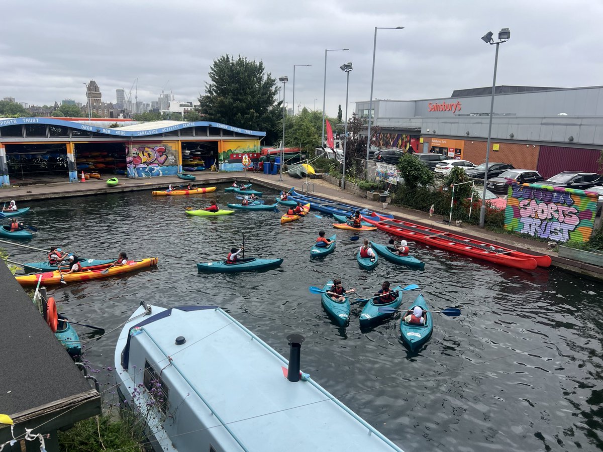 Great to have ⁦<a href="/SulgraveYthClub/">Sulgrave Youth Club</a>⁩ young people enjoying the Canalside Activity Centre W10 ⁦<a href="/LBHF/">H&F Council</a>⁩ 🎉
