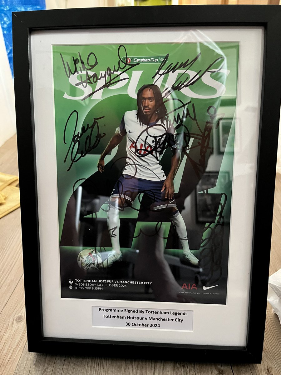 No1THFCProgs's tweet image. Thanks to the fantastic support from the Tottenham Legends, I have these multi signed and framed programmes available for £45 each plus £6 UK postage. Being sold to raise funds for @Legend_on_Bench - 100% of sales donated. At least 7 signatures per programme. DM me if interested