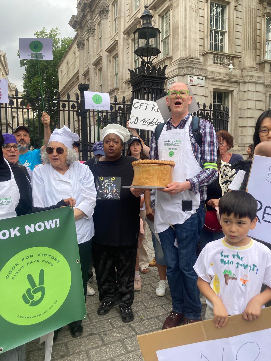 Cookery School at Little Portland Street (@cookeryschool) on Twitter photo Great to hear the #FightFakeFood march on <a href="/BBCFoodProg/">The Food Programme</a> Catch up below 👇bbc.co.uk/programmes/m00… cc <a href="/First_News/">First News 🗞️❤️💙</a> <a href="/SkyNews/">Sky News</a> Great to hear the #FightFakeFood march on <a href="/BBCFoodProg/">The Food Programme</a> Catch up below 👇bbc.co.uk/programmes/m00… cc <a href="/First_News/">First News 🗞️❤️💙</a> <a href="/SkyNews/">Sky News</a>