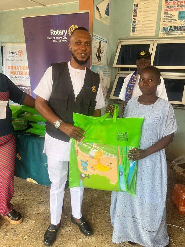 RotaryAkure's tweet photo. 🌸 Maternal &amp; Child Health Month 🌸

In the spirit of service and collaboration, all Rotary Clubs in Akure joined forces yesterday to donate essential materials to primary health centres across the city. https://t.co/A4uzCiIaPI