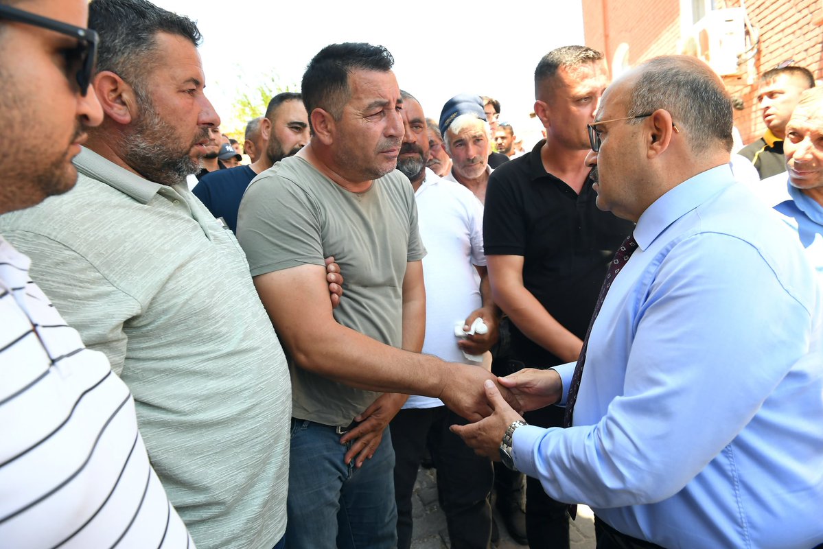 TC_Balikesir's tweet image. 🔹 Vali İsmail Ustaoğlu, Karesi İlçesi Deliklitaş Mahallesi&apos;ndeki gölette hayatını kaybeden çocukların cenaze törenlerine katıldı. Vali İsmail Ustaoğlu, Ovacık Mahallesi&apos;nde Özey ailesine ve yakınlarına, Beyköy Mahallesi&apos;nde Çapan ailesine ve yakınlarına başsağlığı dileklerini…