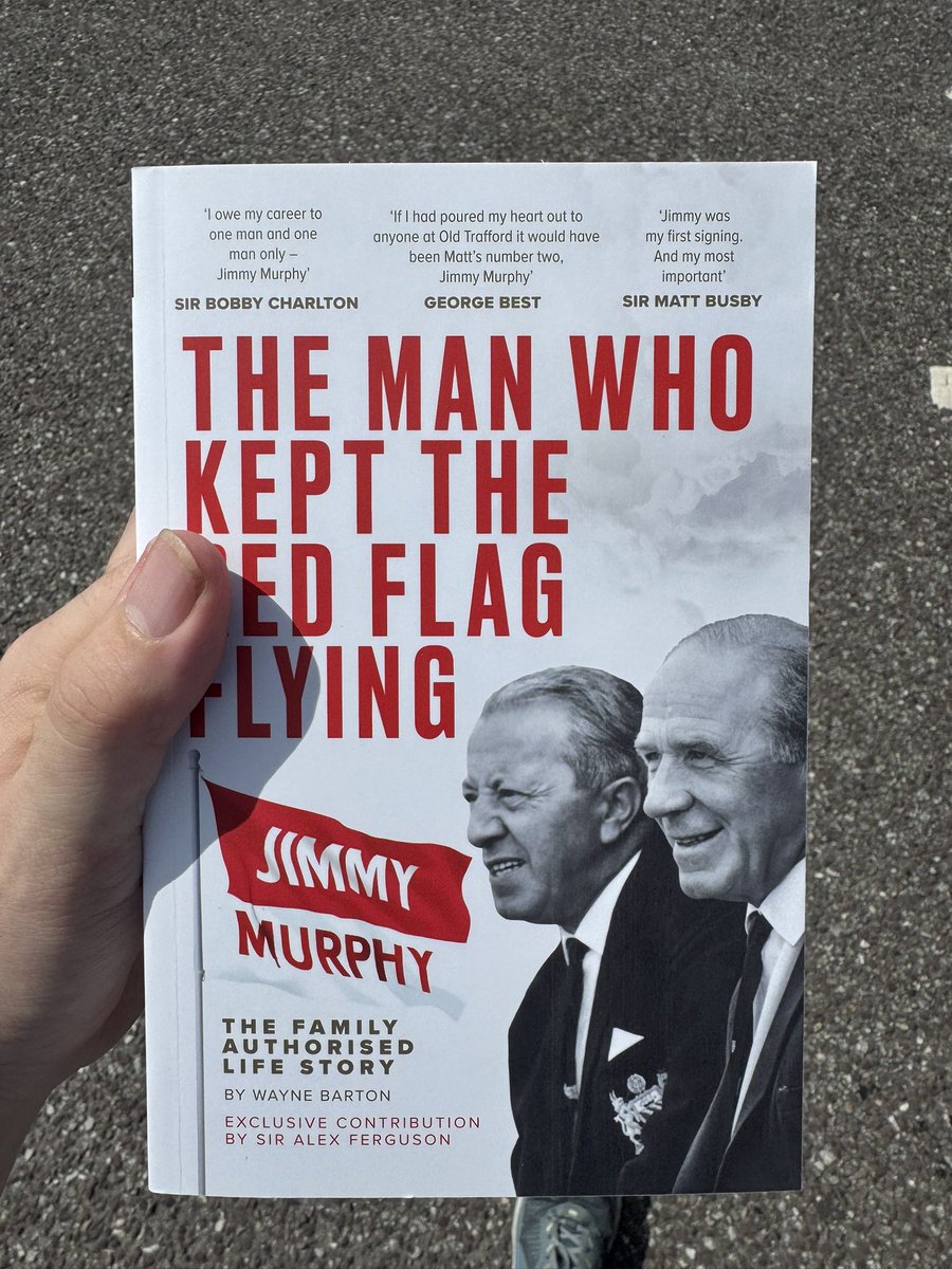 Kerry_Rebel's tweet image. Clubs been underperforming in the Transfer market this summer. Picked up a copy of @WayneSBarton book on Jimmy Murphy from @easons . Looking towards to getting stuck into it, I wonder what he would make of the current state of @ManUtd
#ManchesterUnited