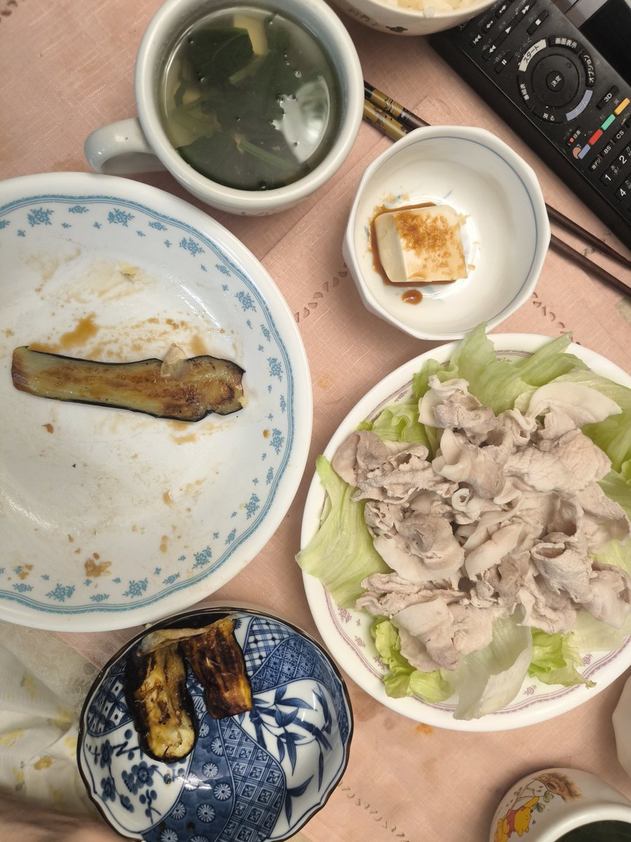 nyao16's tweet image. 冷しゃぶやってみたらうまい。下手に調理なんてするものじゃない。私の作った中で（煮ただけ）一番うまい（ナスはナスでうまいので撮り忘れた）