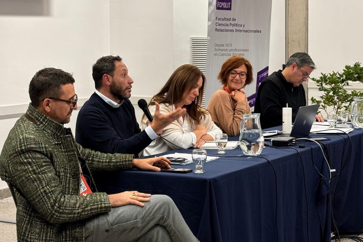 🎙️ 📸 Panel “Legislar a gritos: ¿Hay nueces entre tanto ruido?” en el XVII Congreso Nacional de Ciencia Política

Con la coordinación de @marioriorda y los aportes de <a href="/Welpita/">Yanina Welp</a>, <a href="/CarolinaMoises/">Carolina Moises</a>, <a href="/mariuvidal/">María Eugenia Vidal</a>, <a href="/gerpmartinez/">GERMAN MARTINEZ</a> y <a href="/maxiferraro/">maxi ferraro 🎗️</a> 
👏 Organiza <a href="/RedSAAP/">SAAP</a>