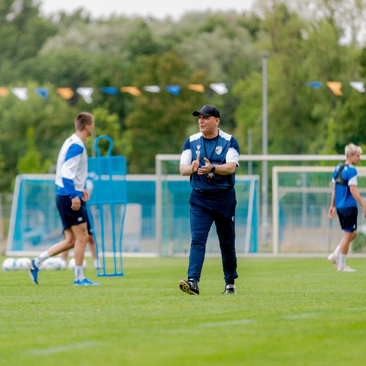 fccarlzeissjena's tweet photo. 𝐓𝐑𝐀𝐈𝐍𝐈𝐍𝐆 ⚽ Voller Fokus auf Babelsberg.
#FCC #MehrAlsFußball #fccarlzeissjena #Jena #regionalliganordost #regionalliga #SVBFCC https://t.co/U1PZSotpTu