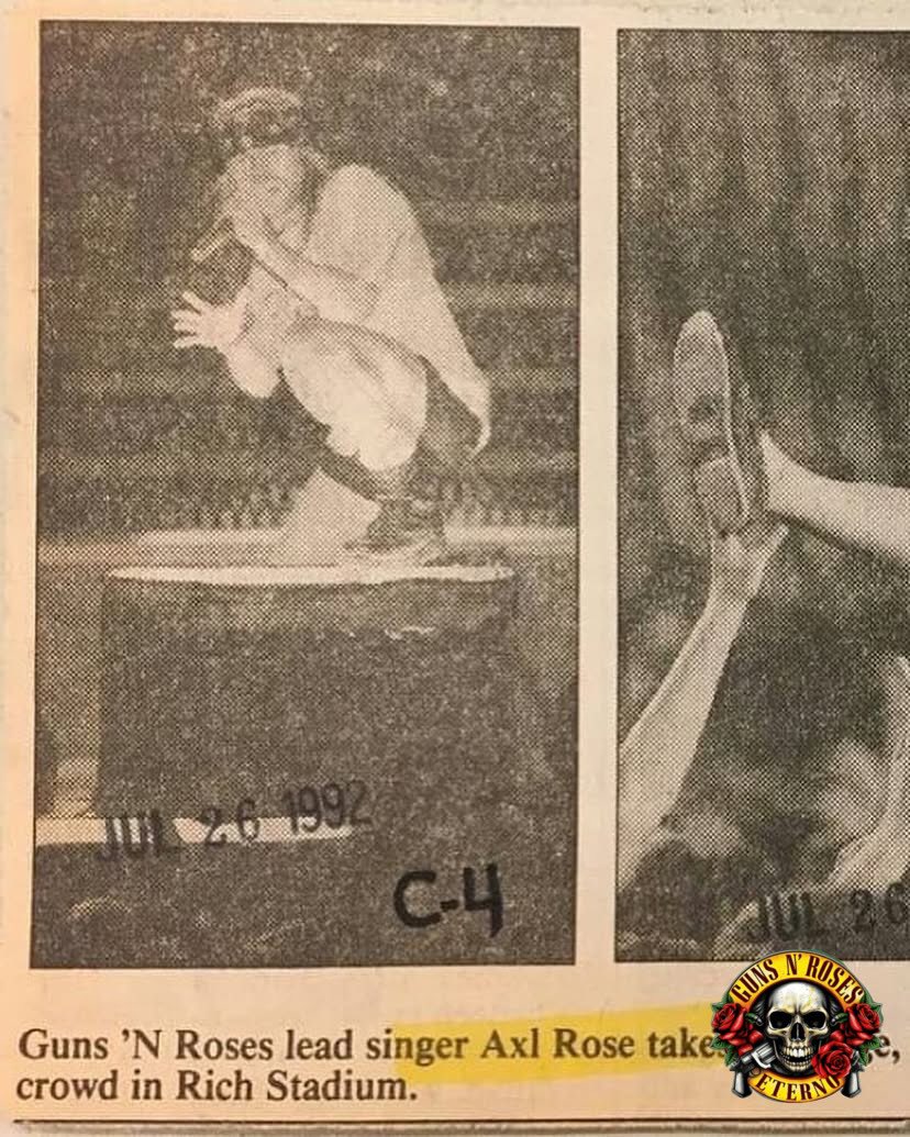 gnreternobr's tweet image. #onthisday 25 de julho de 1992, @gunsnroses tocou no Rich Stadium, Orchard Park, NY 🇺🇸
📷 New York Daily News via a-4-d. / Trashed Illusions
#GunsNRoses #GnFnR #AxlRose