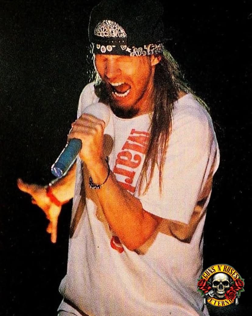 gnreternobr's tweet image. #onthisday 25 de julho de 1992, @gunsnroses tocou no Rich Stadium, Orchard Park, NY 🇺🇸
📷 New York Daily News via a-4-d. / Trashed Illusions
#GunsNRoses #GnFnR #AxlRose