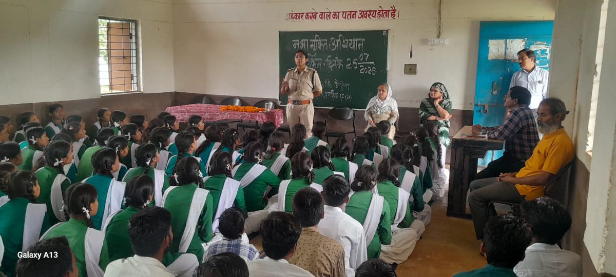 Umaria_SP's tweet image. "नशे से दूरी,है जरूरी" अभियान के तहत शासकीय स्कूल कौडिया में नशा मुक्ति जागरूकता कार्यक्रम का आयोजन
#नशे_से_दूरी_है_जरूरी
#SayNoToDrugs
#nashamuktmp
@DGP_MP
@ianuragIPS
@MPPoliceDeptt
@mohdept
