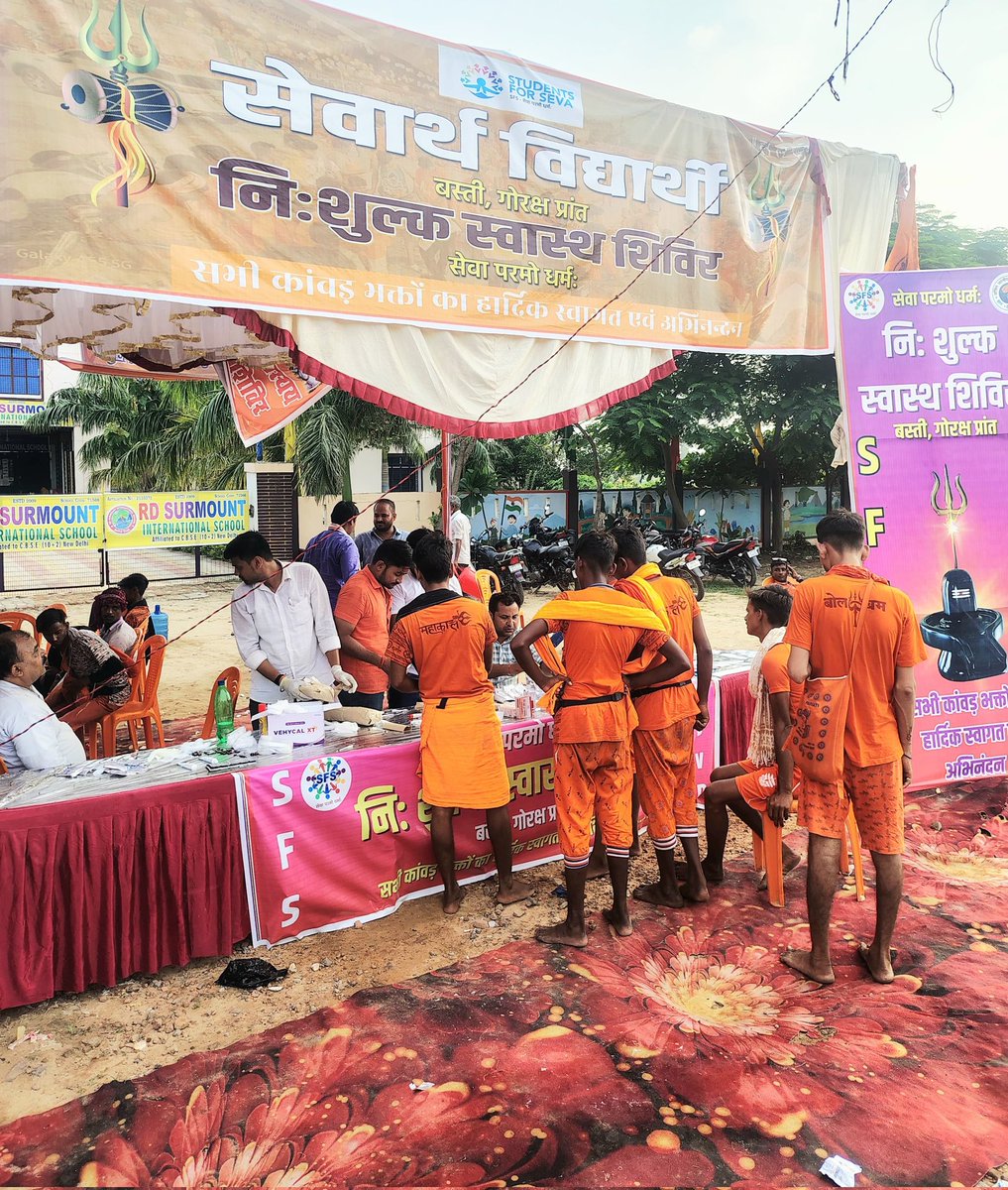 ABVPVoice's tweet image. सेवा में ही सार है, सेवा में ही संस्कार है।
गोरक्ष प्रांत में बस्ती जिले के कार्यकर्ताओं द्वारा पावन श्रावण माह में कांवड़ यात्रियों के लिए तीन दिवसीय निःशुल्क सेवा शिविर का आयोजन कर कांवड़ियों का स्वास्थ्य संबंधी उपचार किया गया।