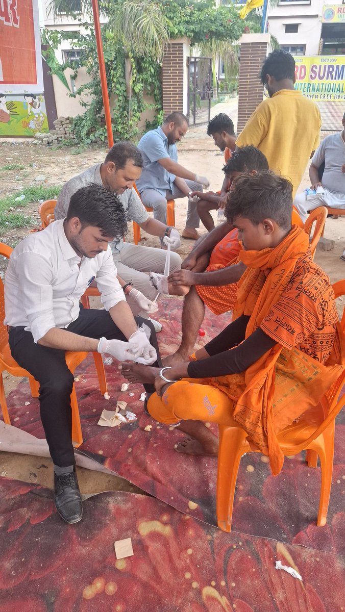 ABVPVoice's tweet image. सेवा में ही सार है, सेवा में ही संस्कार है।
गोरक्ष प्रांत में बस्ती जिले के कार्यकर्ताओं द्वारा पावन श्रावण माह में कांवड़ यात्रियों के लिए तीन दिवसीय निःशुल्क सेवा शिविर का आयोजन कर कांवड़ियों का स्वास्थ्य संबंधी उपचार किया गया।